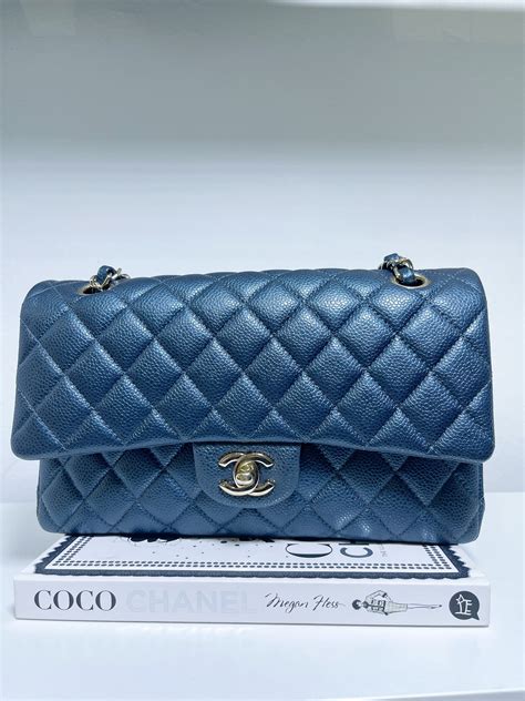 chanel 18k navy blue purseofurm|Chanel 18s mini: dark grey vs navy blue .